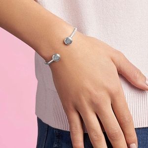 🔥 Pandora Signature Bangle Bracelet 🔥